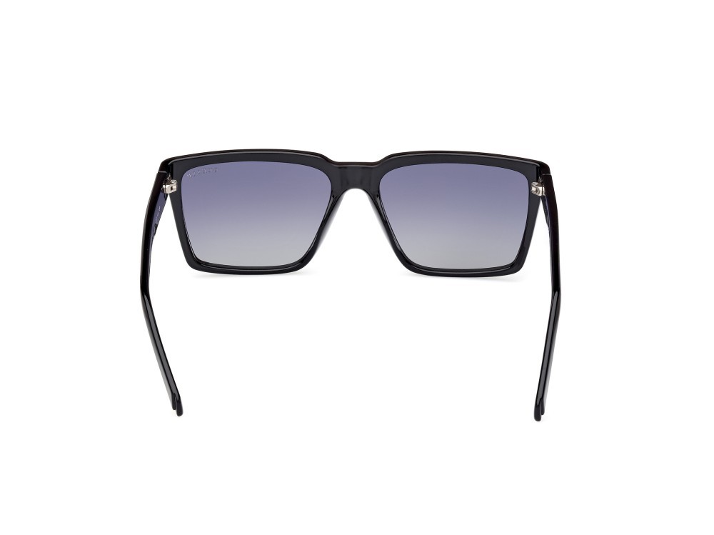 Occhiali da sole Guess GU00084 (01D) colore nero lucido forma quadrato lenti fumo polar.