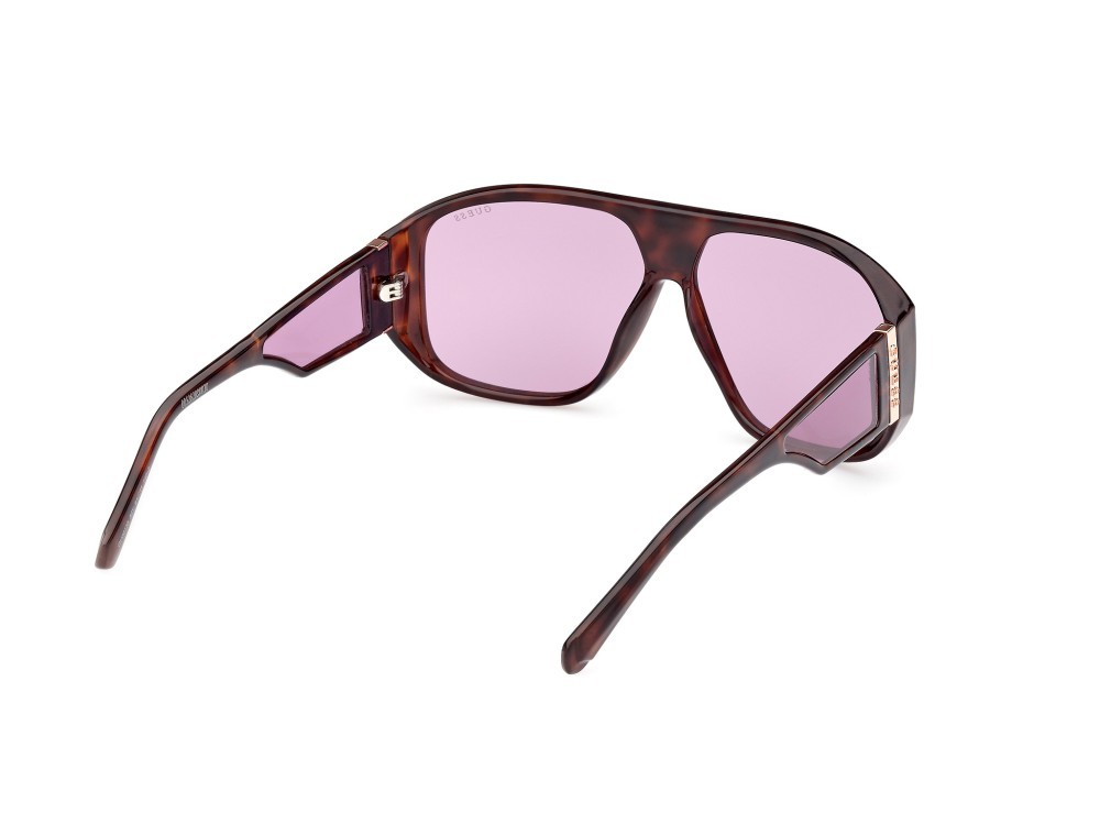 Occhiali da sole Guess GU00135 (52Y) colore avana scura forma mask lenti viola
