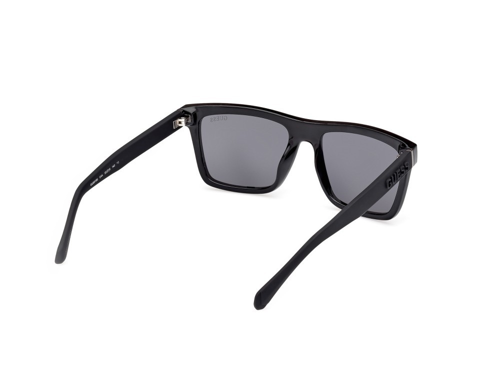 Occhiali da sole Guess GU00166 (01A) colore nero lucido - nero opaco forma quadrato lenti blu sfumato