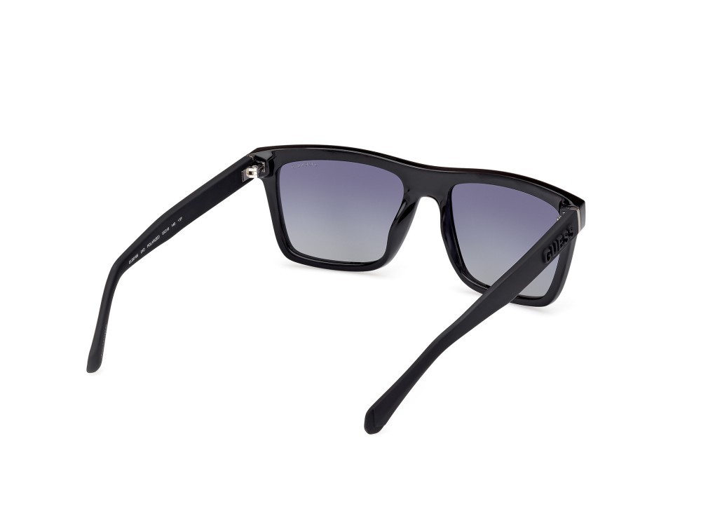 Occhiali da sole Guess GU00166 (01D) colore nero lucido - nero opaco forma quadrato lenti fumo polarizzato
