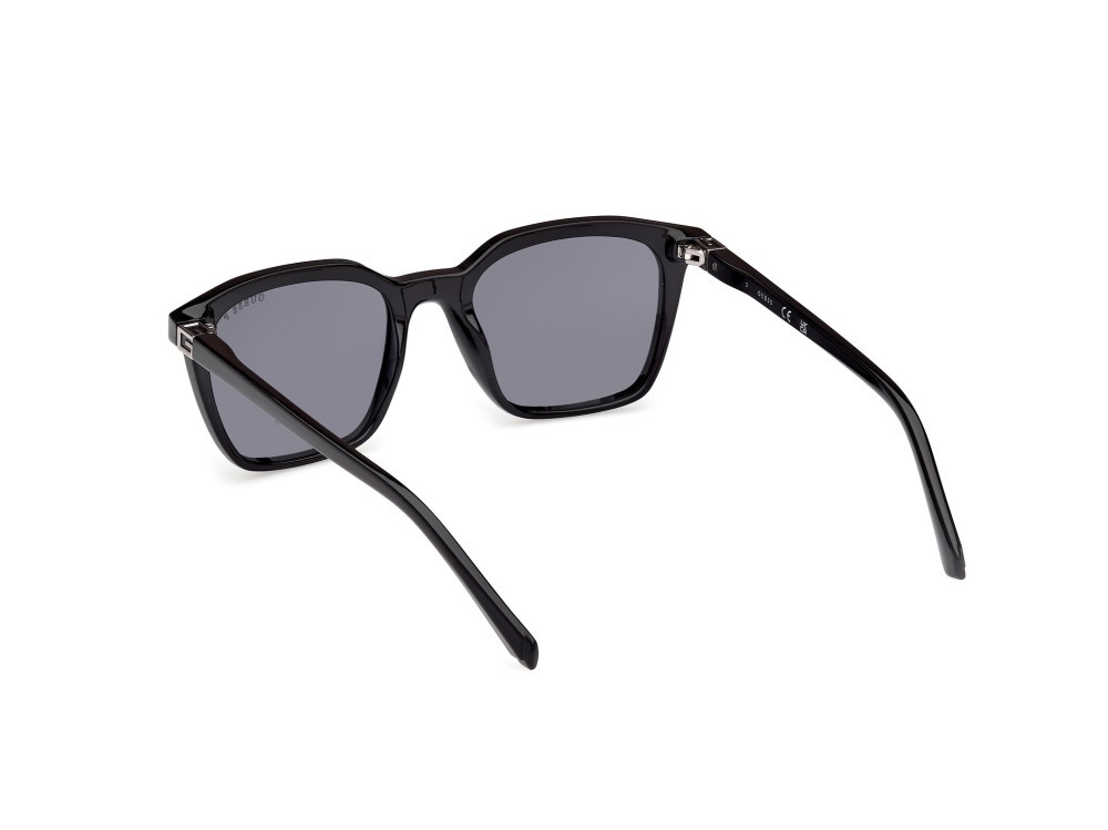 Occhiali da sole Guess GU00170 (01D) colore nero lucido forma quadrato lenti fumo polarizzato