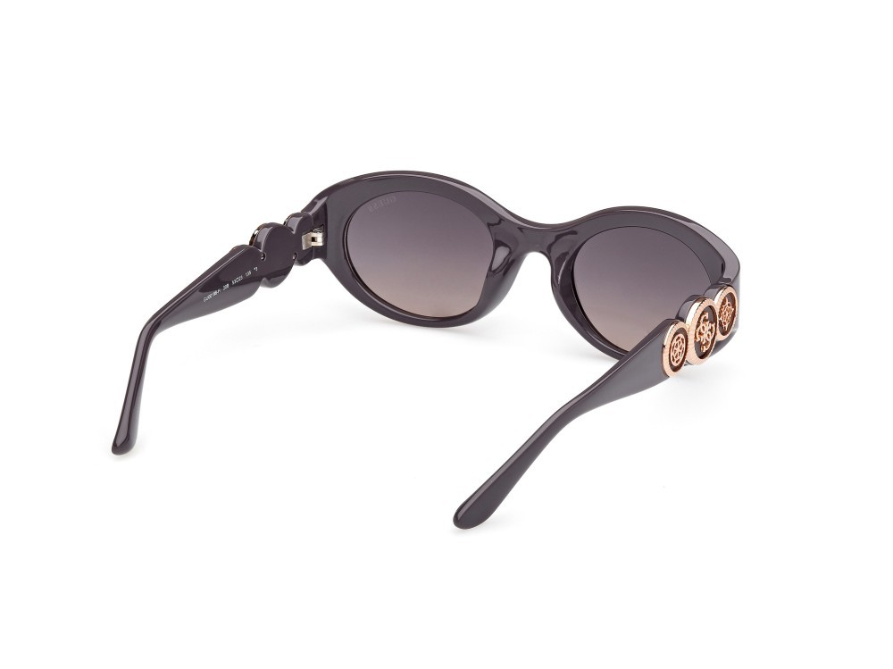 Occhiali da sole Guess GU00198-H (20B) colore grigio lucido forma ovale lenti fumo grad.