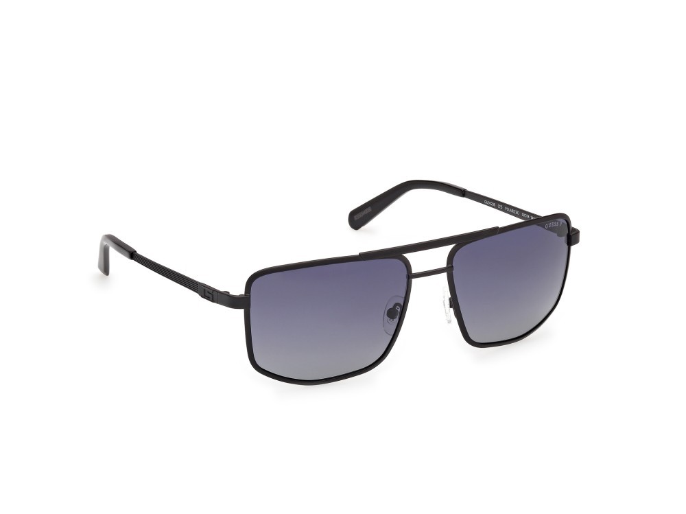 Occhiali da sole Guess GU00208 (02D) colore nero opaco forma navigator lenti fumo polar.