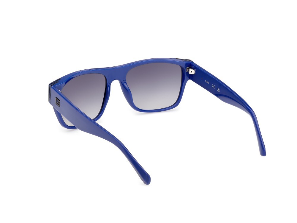 Occhiali da sole Guess GU00277 (90B) colore blu lucido forma quadrato lenti fumo grad.
