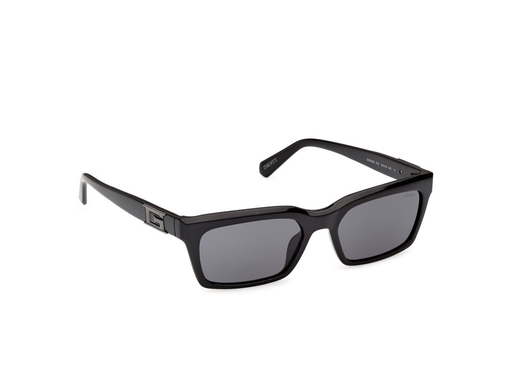 Sonnenbrillen Guess GU00300 (01A) farbe nero lucido form rechteckig gläser fumo