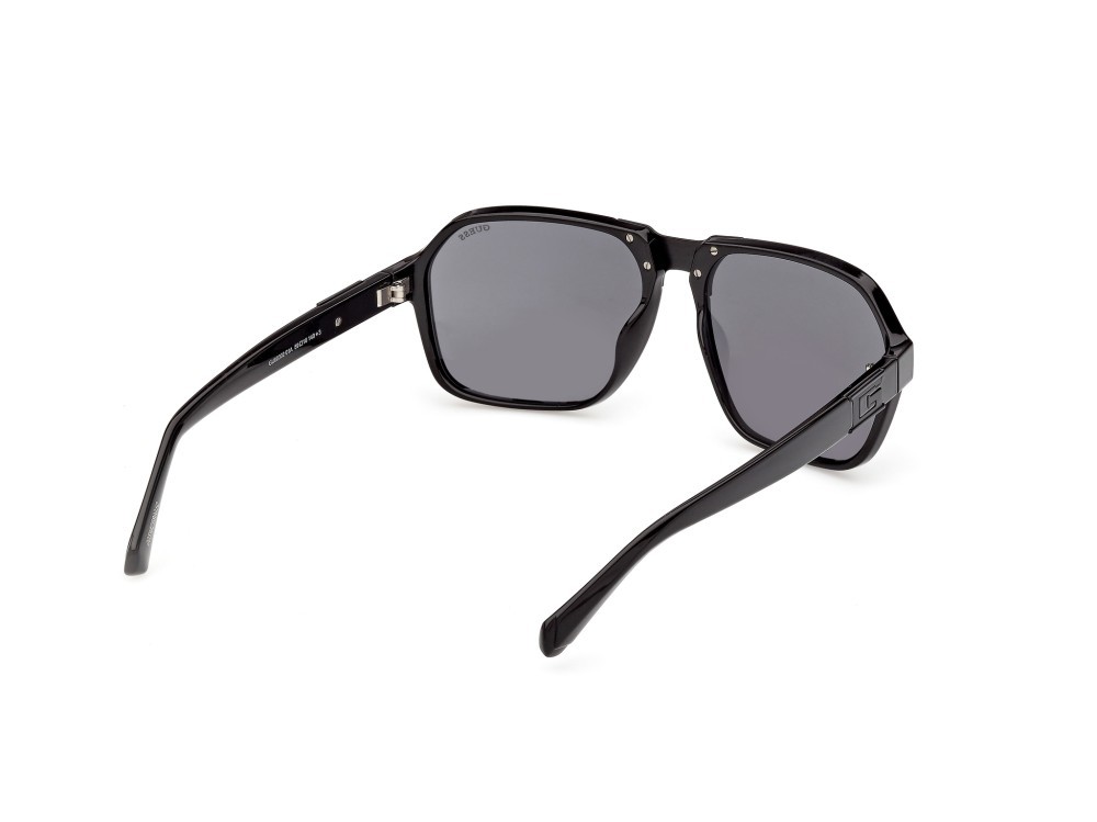 Occhiali da sole Guess GU00302 (01A) colore  nero lucido forma quadrato lenti fumo