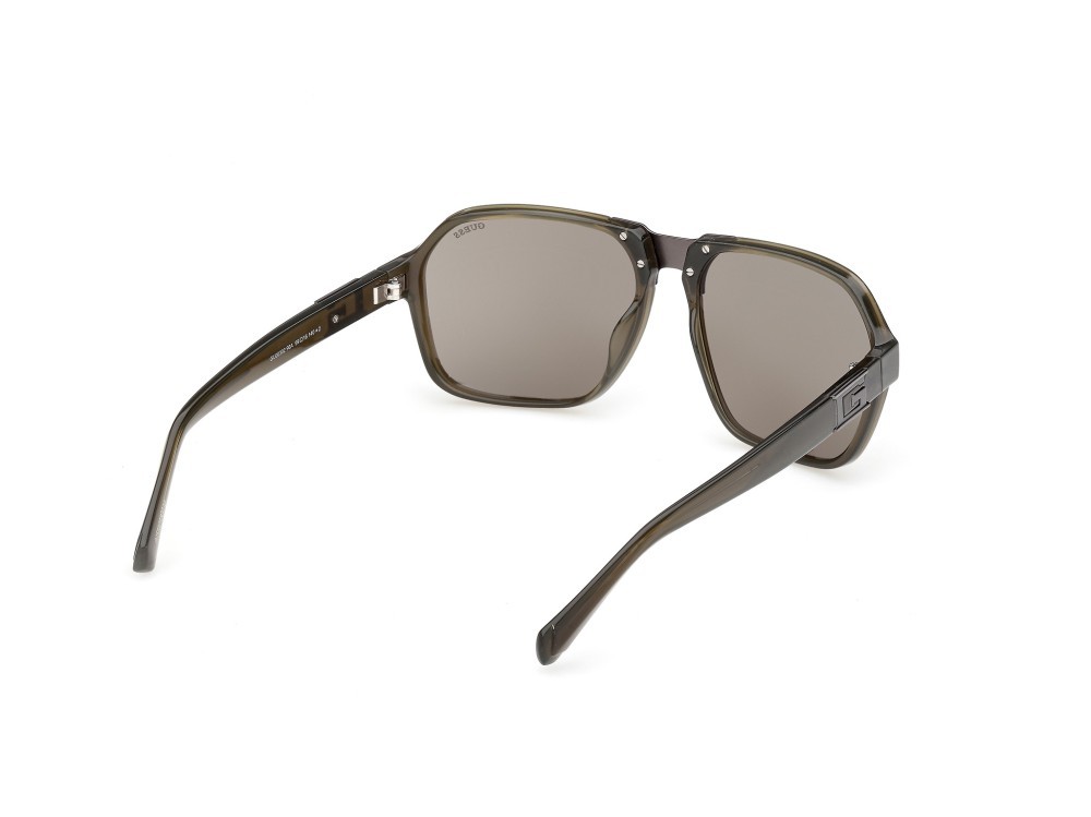 Occhiali da sole Guess GU00302 (96A) colore verde scuro lucido  forma quadrato lenti fumo
