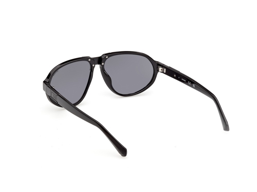Occhiali da sole Guess GU00303 (01A) colore nero lucido forma aviator lenti fumo 