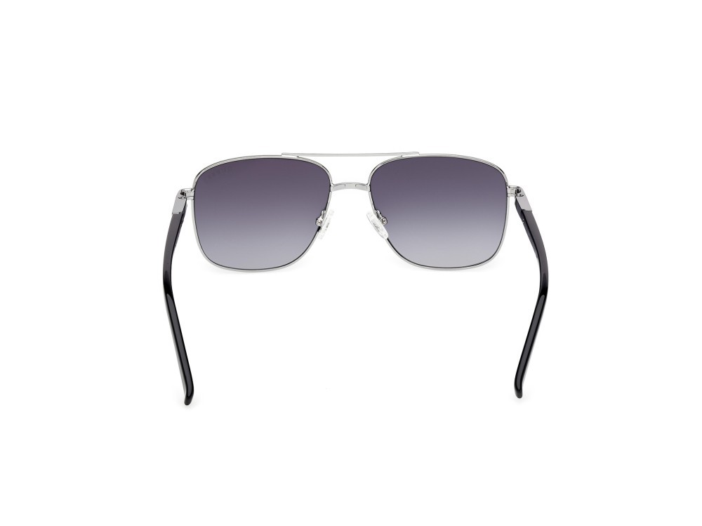 Occhiali da sole Guess GU3040 (10B) colore rutenio chiaro lucido forma navigator lenti fumo grad.