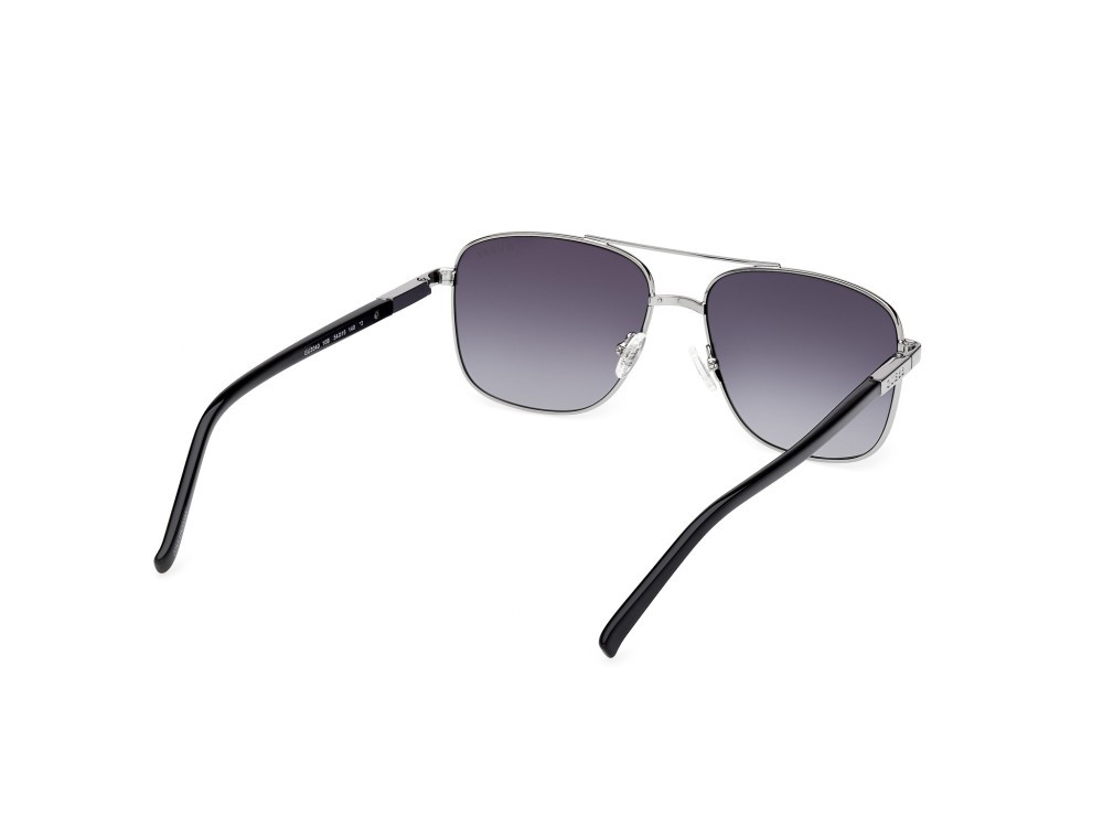 Occhiali da sole Guess GU3040 (10B) colore rutenio chiaro lucido forma navigator lenti fumo grad.