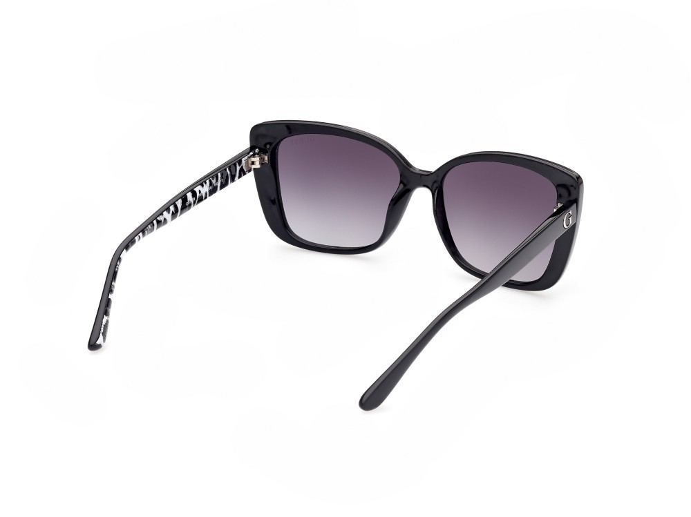 Occhiali da sole Guess GU7829 (01B) colore nero lucido forma quadrato lenti fumo grad.
