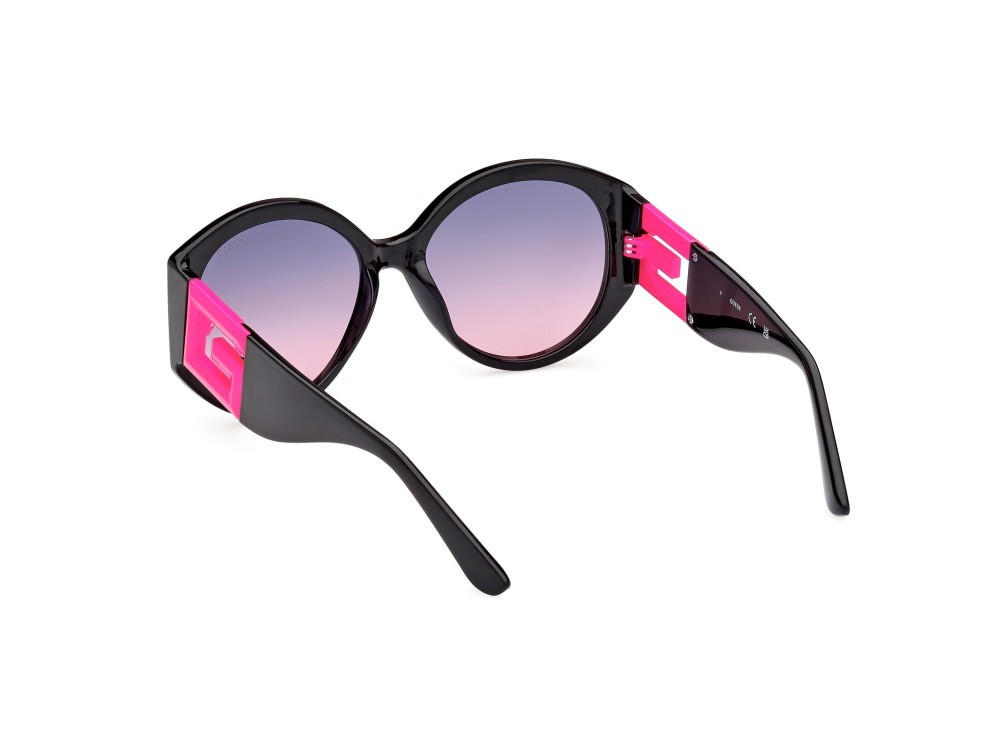 Occhiali da sole Guess GU7917 (74T) colore nero lucido forma rotondo lenti bordeaux sfumato 