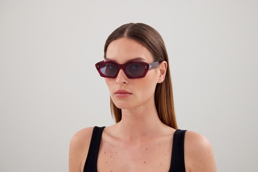Sunglasses McQ MQ0341S-006 color burgundy shape geometric lenses grigio