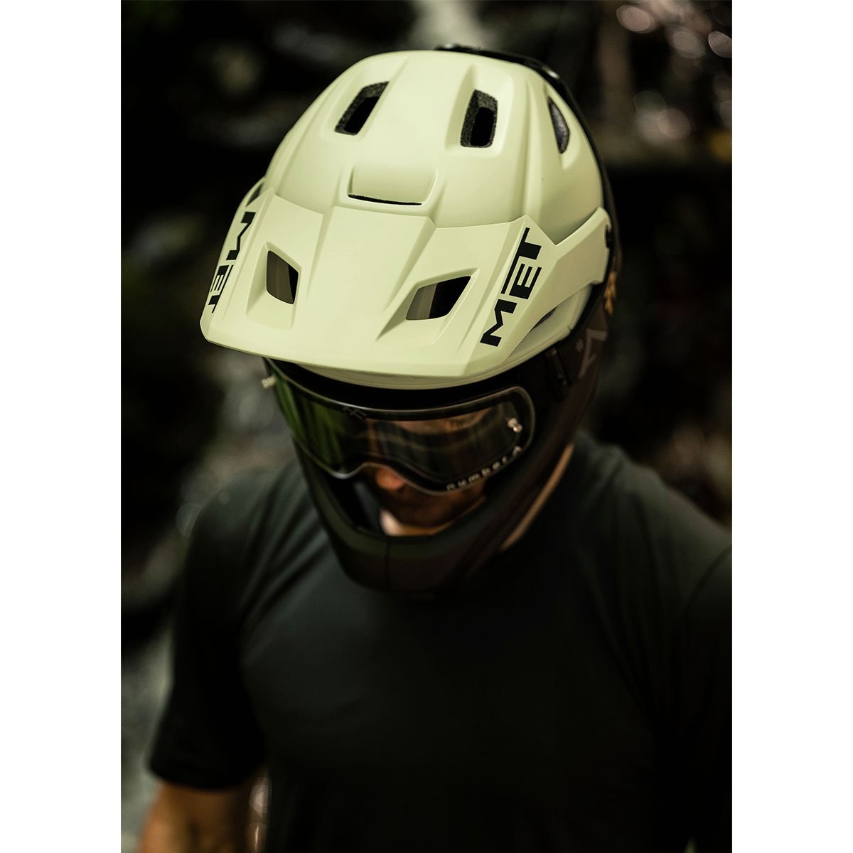 Caschi bici MET Parachute Mcr Mips pistachio green opaco 3HM120 GN2 