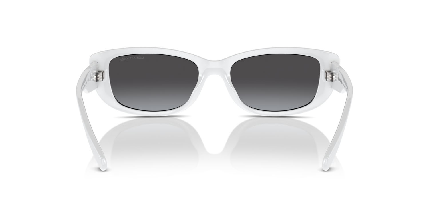 Occhiali da sole Michael Kors Asheville MK 2210U (31008G) colore bianco ottico forma rettangolare lenti grigio scuro sfumato