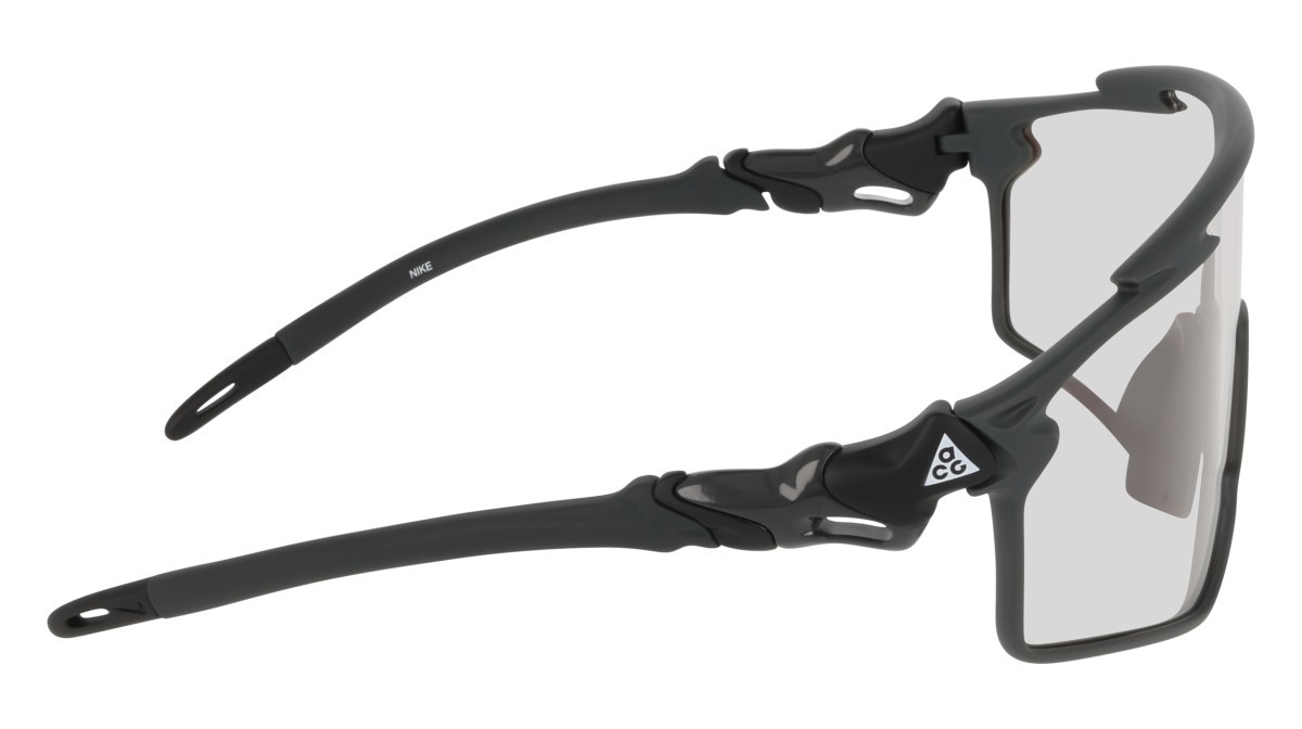 Sonnenbrillen Nike NIKE ACG VISTA VERT PH IQ9351X (060) farbe mat anthracite/ph clear > grey form maske gläser photochromic clear to dark grey (max+)