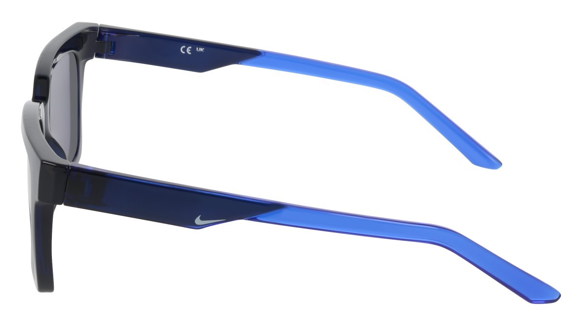 Occhiali da sole Nike NIKE TIDE COSMIC IB3681X (410) colore midnight navy / blue forma quadrato lenti solid blue