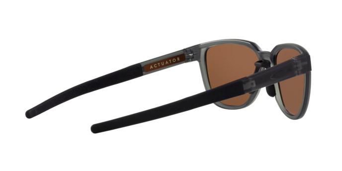 Occhiali da sole Oakley Actuator OO 9250 (925003) colore grigio fumo opaco forma rettangolare lenti prizm tungsten