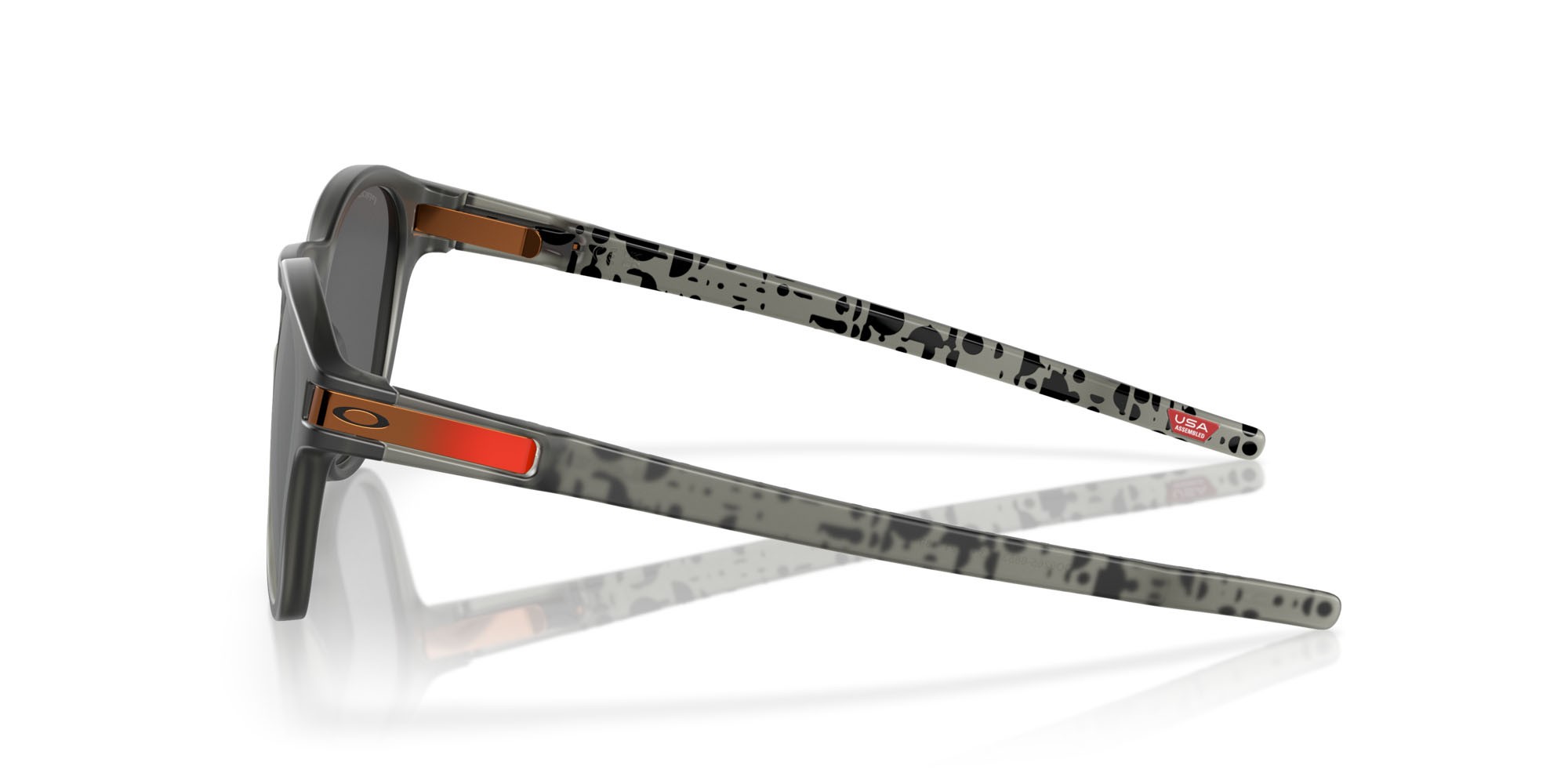 Sonnenbrillen Oakley Latch OO 9265 (926566) farbe grigio fumo opaco form rund gläser prizm black