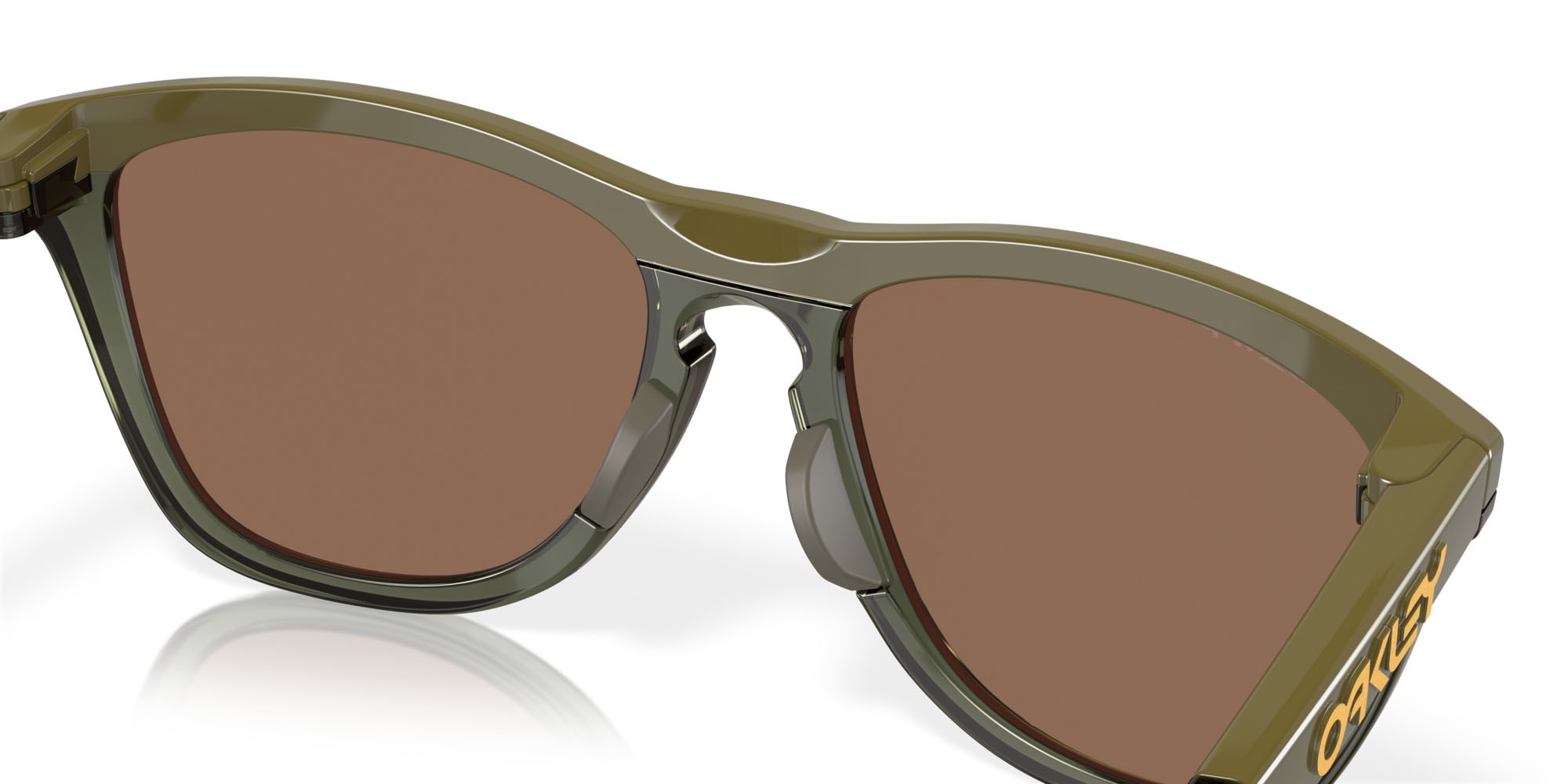 Sunglasses Oakley Frogskins Range OO 9284 (928408) color scuro spazzolato shape round lenses prizm 24k polarized