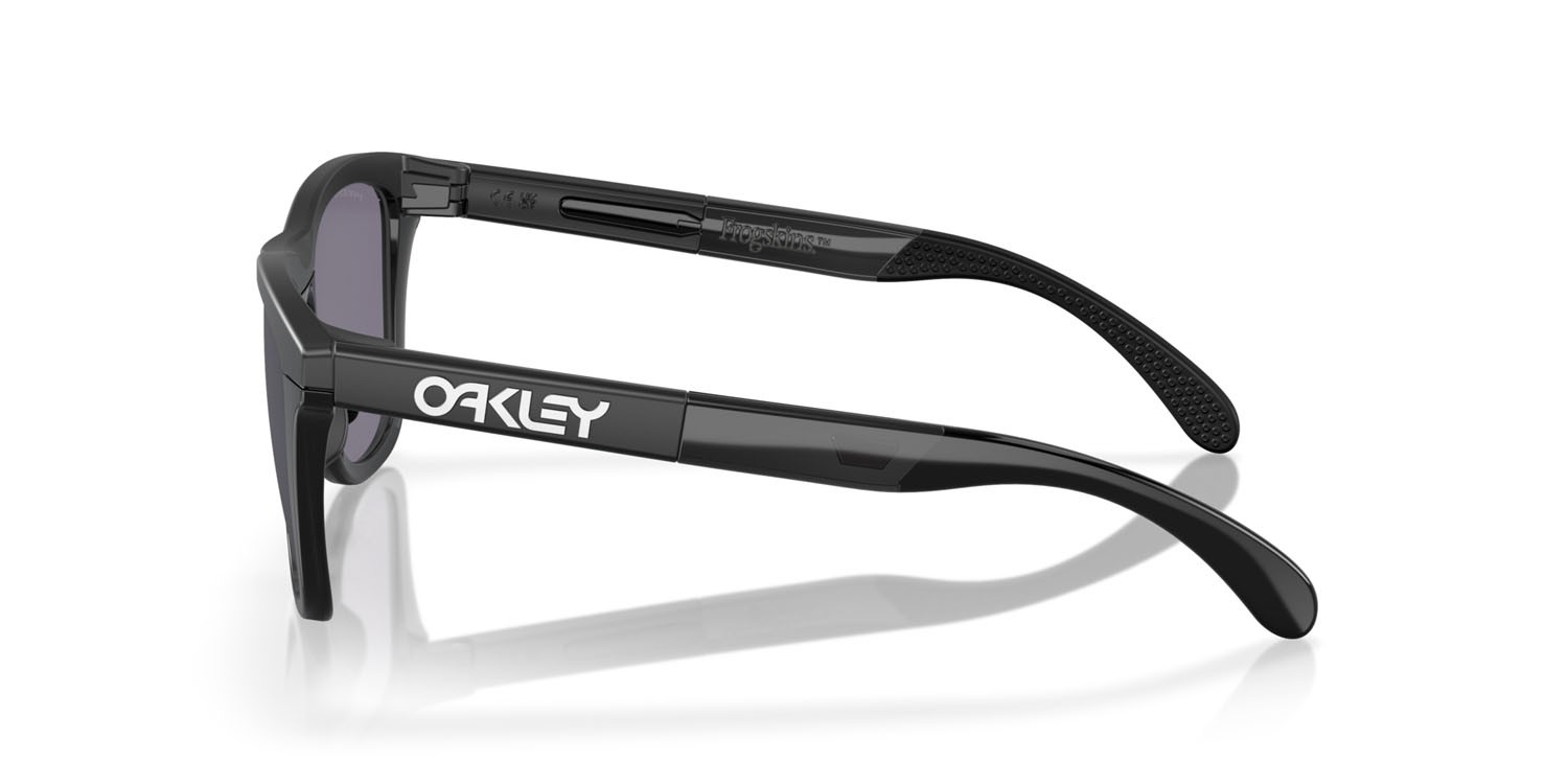Occhiali da sole Oakley Frogskins Range OO 9284 (928411) colore nero opaco forma quadrato lenti prizm grey