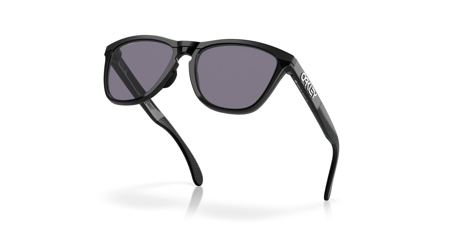 Occhiali da sole Oakley Frogskins Range OO 9284 (928411) colore nero opaco forma quadrato lenti prizm grey