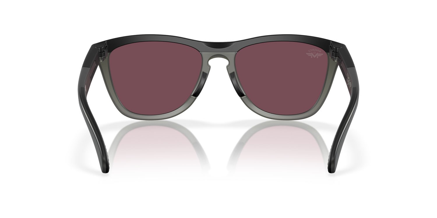 Occhiali da sole Oakley Frogskins Range Maverick Viñales OO 9284 (928413) colore matte black/matte grey smoke forma quadrato lenti prizm road
