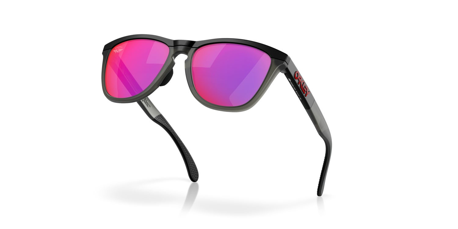 Occhiali da sole Oakley Frogskins Range Maverick Viñales OO 9284 (928413) colore matte black/matte grey smoke forma quadrato lenti prizm road