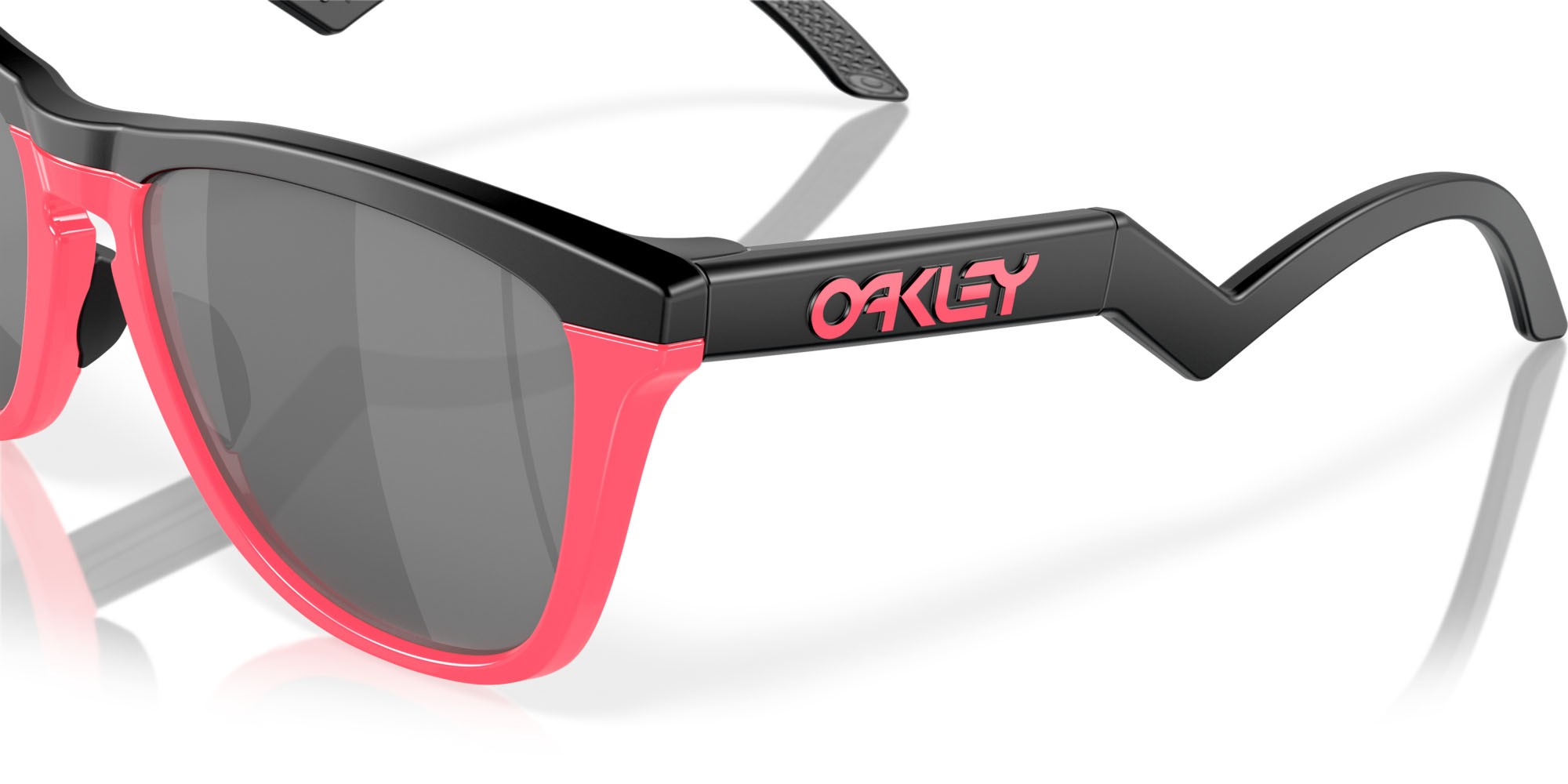 Occhiali da sole Oakley Frogskins Hybrid OO 9289 (928904) colore matte black/neon pink forma rotondo lenti prizm black