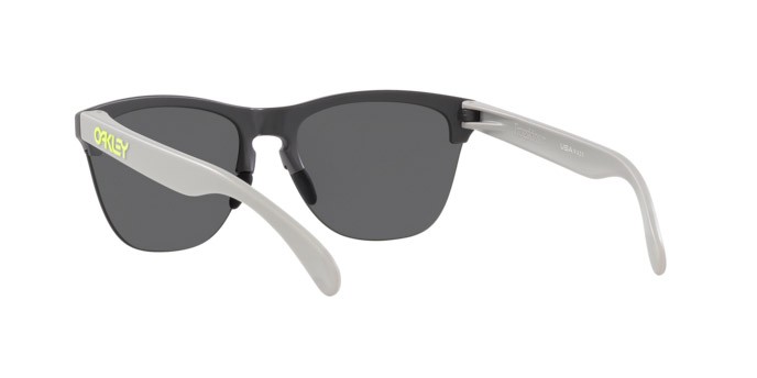 Sonnenbrillen Oakley Frogskins Lite OO 9374 (937451) farbe grigio scuro opaco form quadratisch gläser prizm black