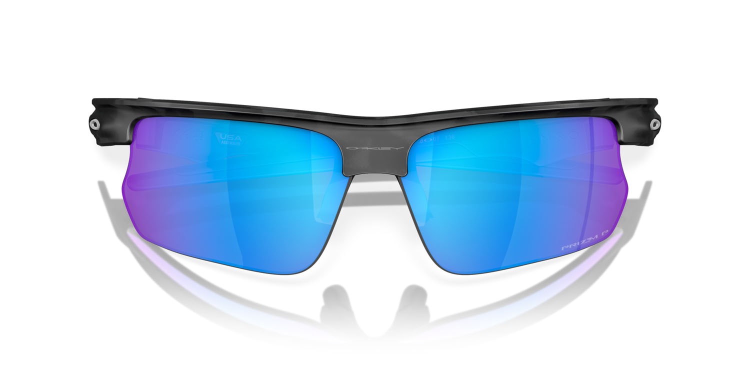 Sunglasses Oakley Bisphaera OO 9400 (940005) color matte grey camo shape rectangle lenses prizm sapphire polarized