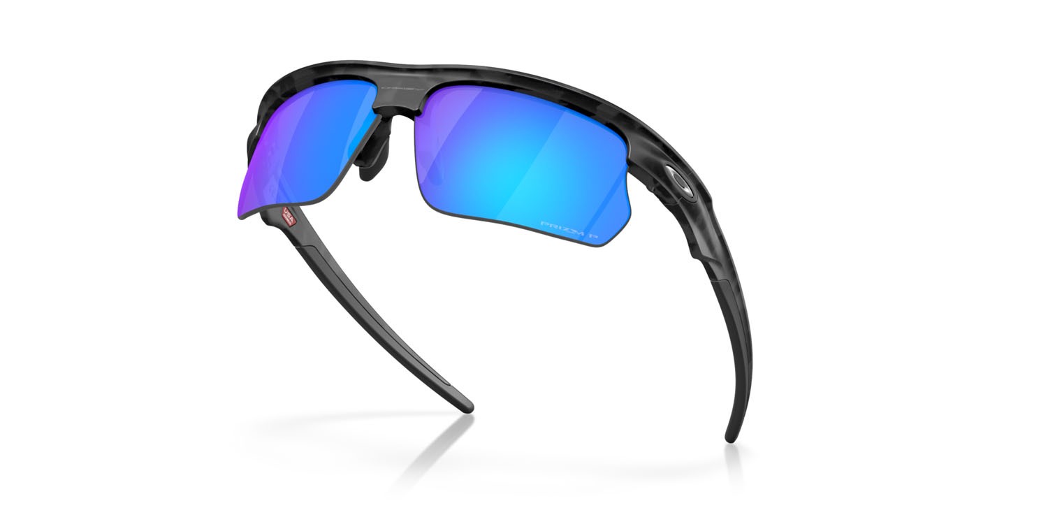 Sunglasses Oakley Bisphaera OO 9400 (940005) color matte grey camo shape rectangle lenses prizm sapphire polarized