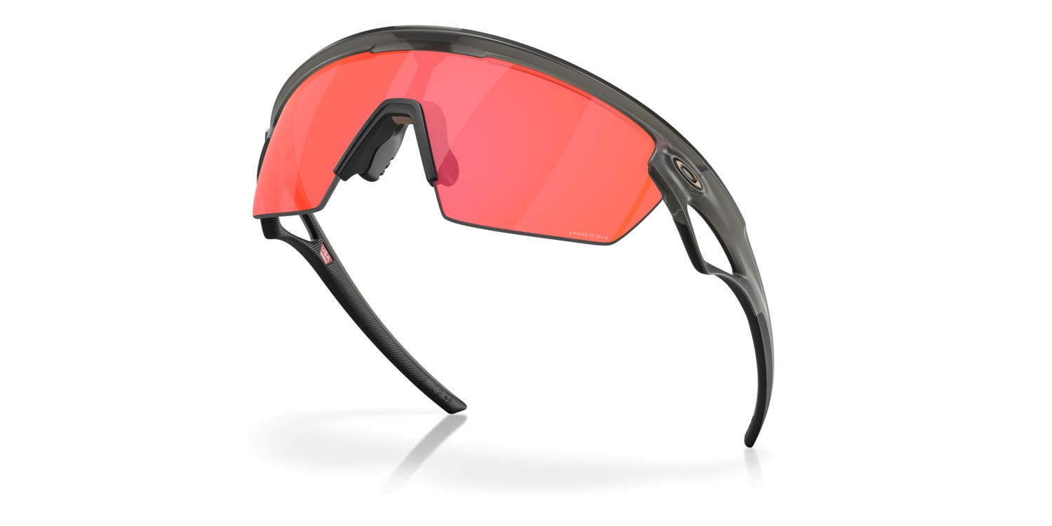 Occhiali da sole Oakley Sphaera OO 9403 (940309) colore grigio fumo opaco forma mask lenti prizm trail torch
