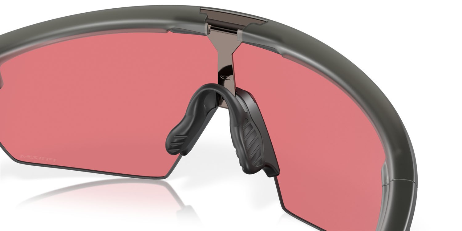 Occhiali da sole Oakley Sphaera OO 9403 (940309) colore grigio fumo opaco forma mask lenti prizm trail torch