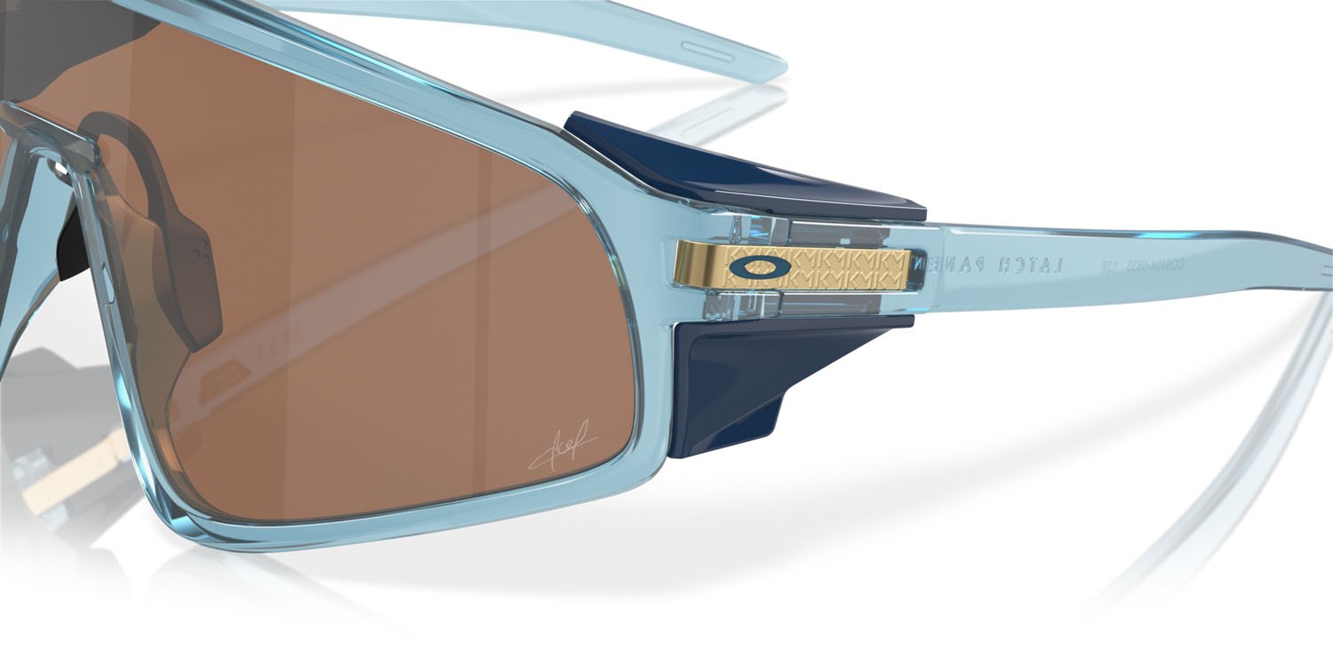 Sonnenbrillen Oakley Latch Panel Kylian Mbappè OO 9404 (940408) farbe stonewash trasparente form maske gläser prizm tungsten