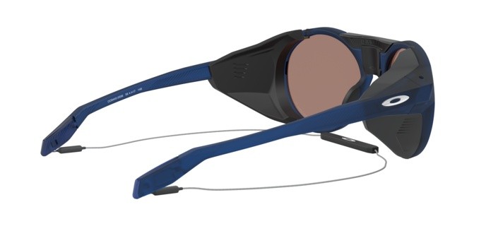 Occhiali da sole Oakley Clifden OO 9440 (944005) colore matte translucent blue forma rotondo lenti prizm deep h2o polarized