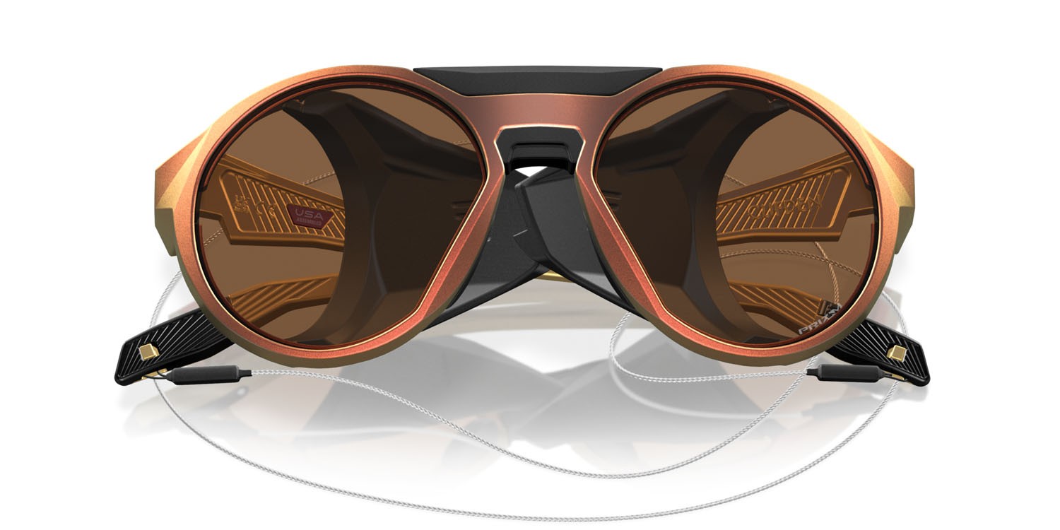 Occhiali da sole Oakley Clifden OO 9440 (944023) colore matte red gold colorshift forma rotondo lenti prizm bronze