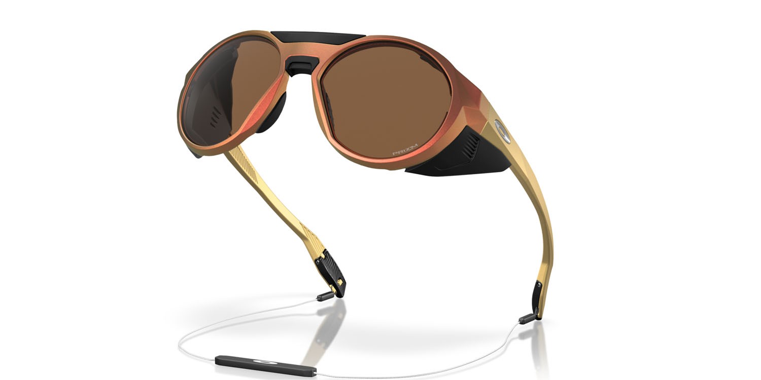 Occhiali da sole Oakley Clifden OO 9440 (944023) colore matte red gold colorshift forma rotondo lenti prizm bronze