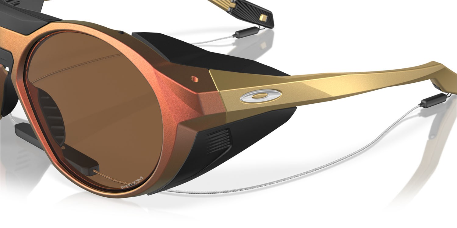 Occhiali da sole Oakley Clifden OO 9440 (944023) colore matte red gold colorshift forma rotondo lenti prizm bronze