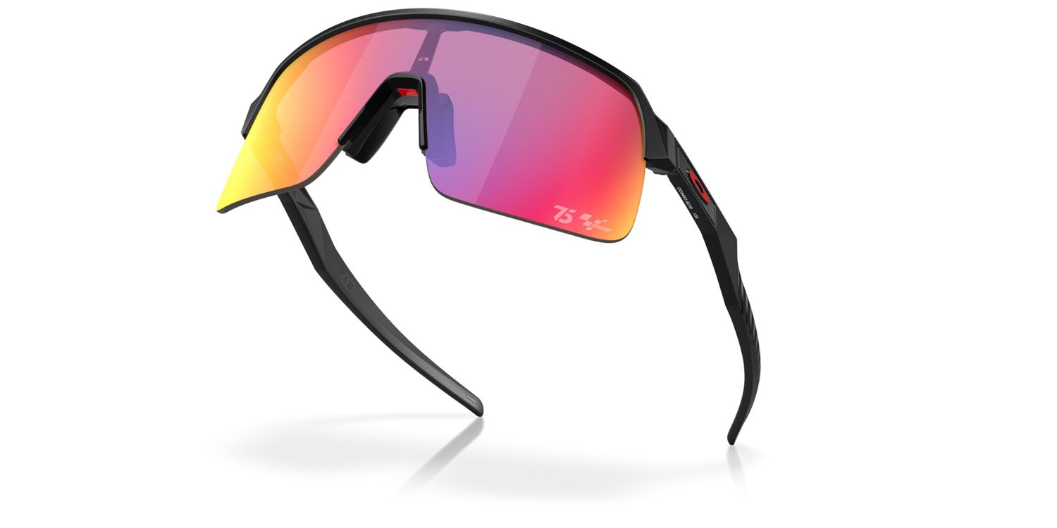 Sonnenbrillen Oakley Sutro Lite 75 years of MotoGP OO 9463 (946362) farbe nero opaco form maske gläser prizm road