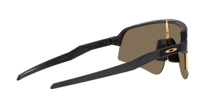 Occhiali da sole Oakley Sutro Lite Sweep OO 9465 (946517) colore carbonio opaco forma mask lenti prizm 24k