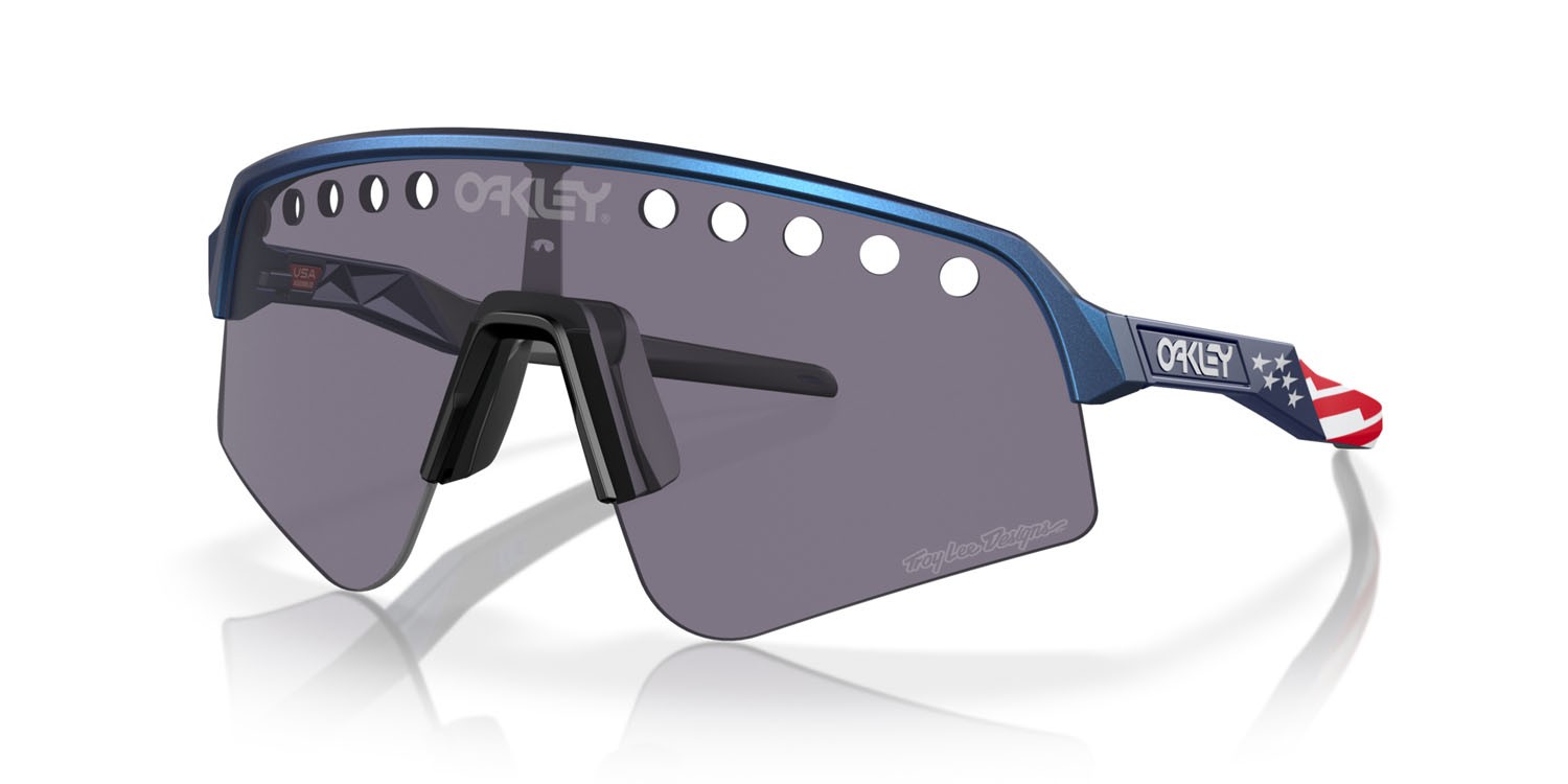 Occhiali da sole Oakley Sutro Lite Sweep Troy Lee Designs OO 9465 (946528) colore troy lee designs blue colorshift forma mask lenti prizm grey