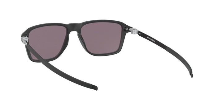 Occhiali da sole Oakley Wheel house OO 9469 (946901) colore satin black forma quadrato lenti prizm grey