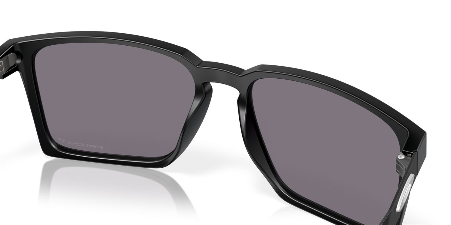 Occhiali da sole Oakley Exchange Sun OO 9483 (948304) colore nero satinato forma rettangolare lenti prizm grey polarized