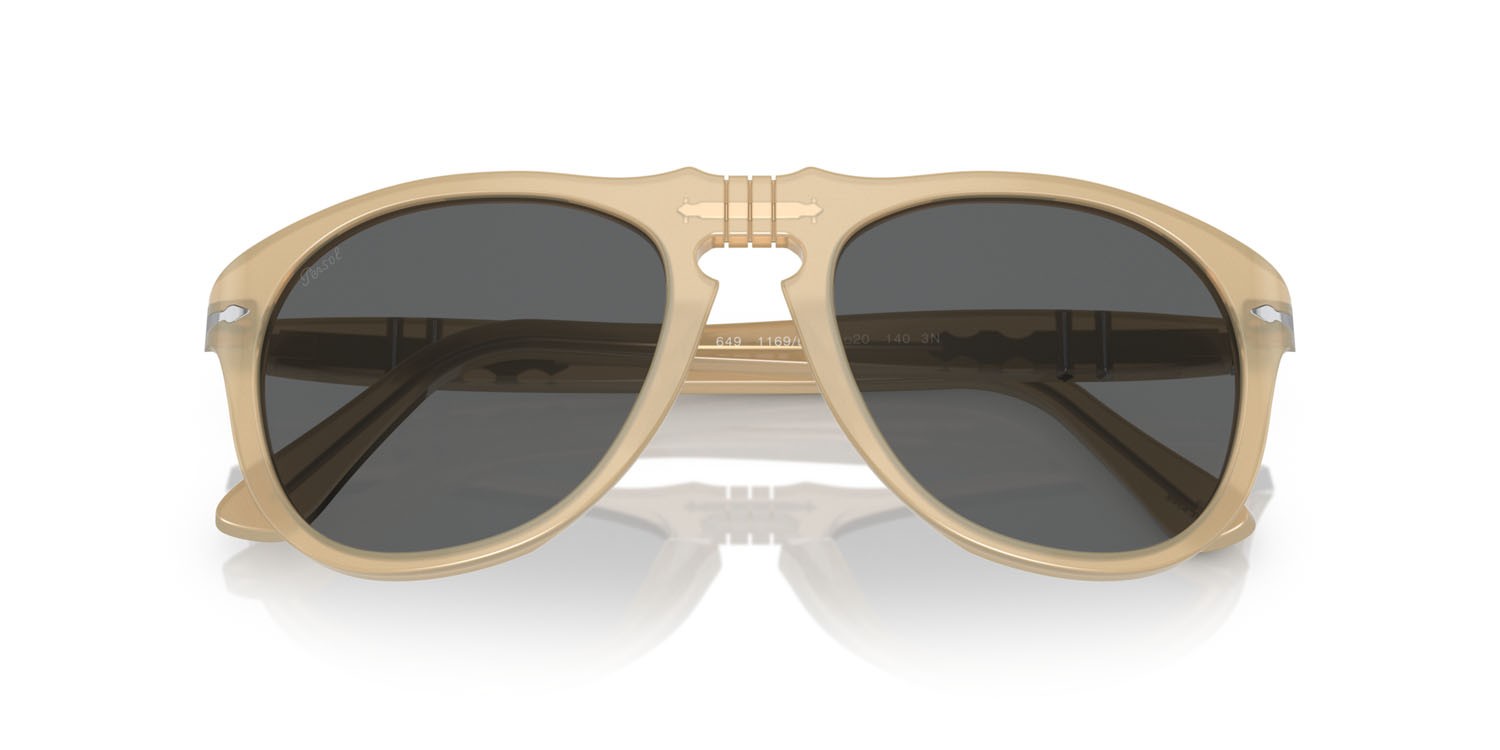 Occhiali da sole Persol PO 0649 (1169B1) colore beige opalino forma aviator lenti grigio scuro