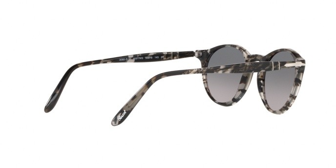 Occhiali da sole Persol PO 3092SM (9057M3) colore grey tortoise forma pantos lenti grey gradient dark grey polar