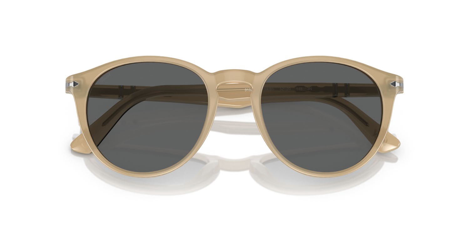 Occhiali da sole Persol PO 3152S (1169B1) colore beige opalino forma rotondo lenti grigio scuro