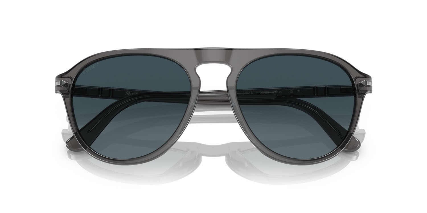 Occhiali da sole Persol PO 3302S (1196S3) colore grigio trasparente forma aviator lenti light blue gradient dark blue polar