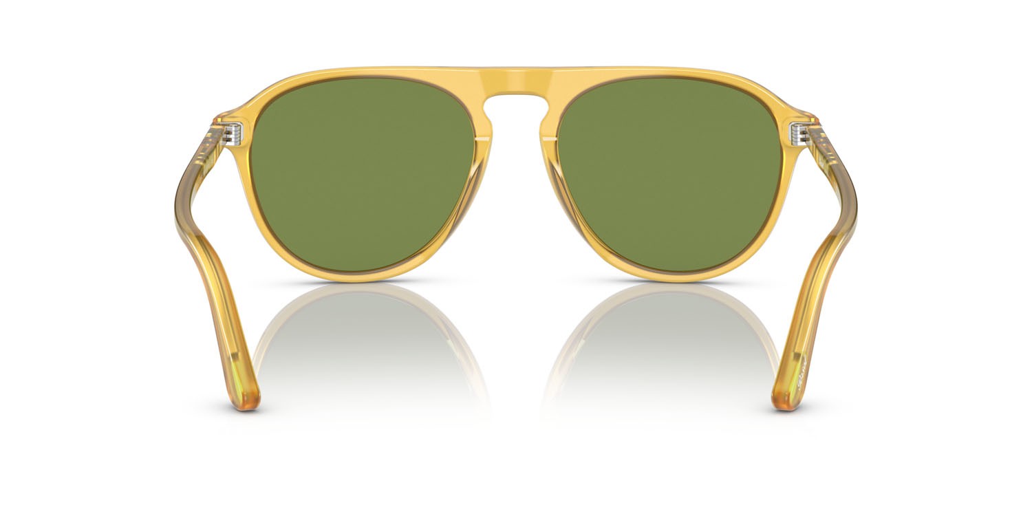Occhiali da sole Persol PO 3302S (204/4E) colore miele forma aviator lenti verde