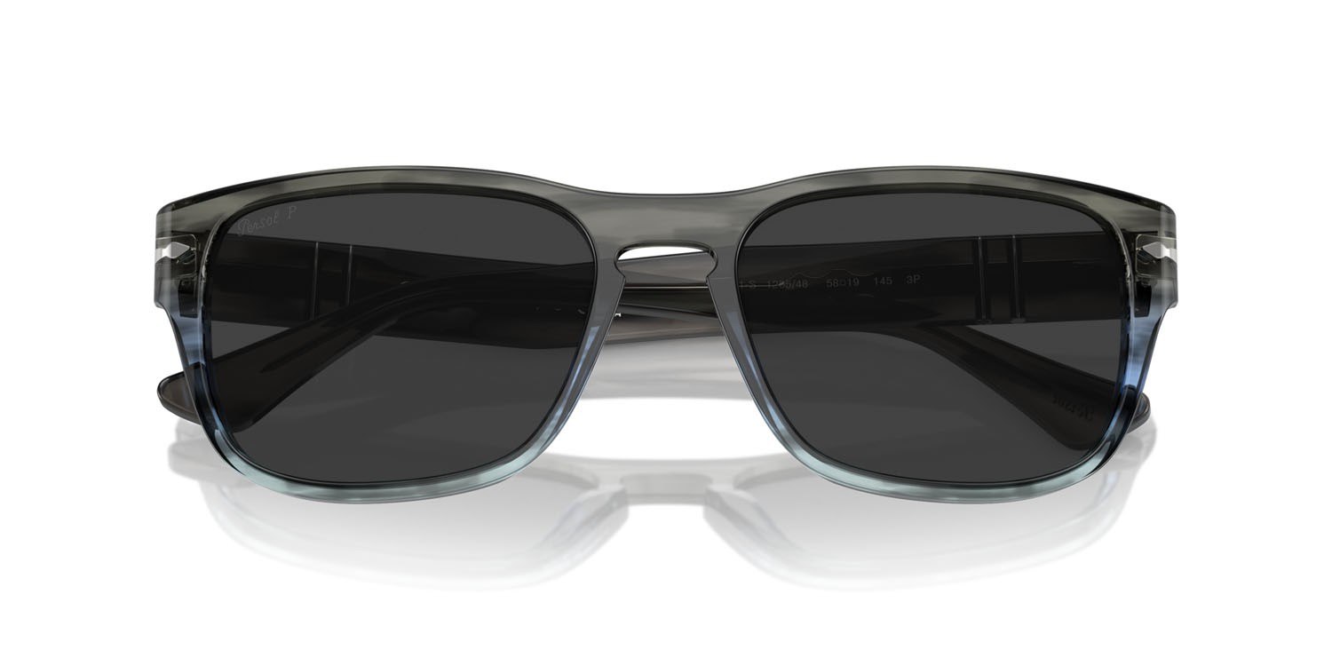 Occhiali da sole Persol PO 3341S (120548) colore striped grey gradient blue forma quadrato lenti polar grigio scuro